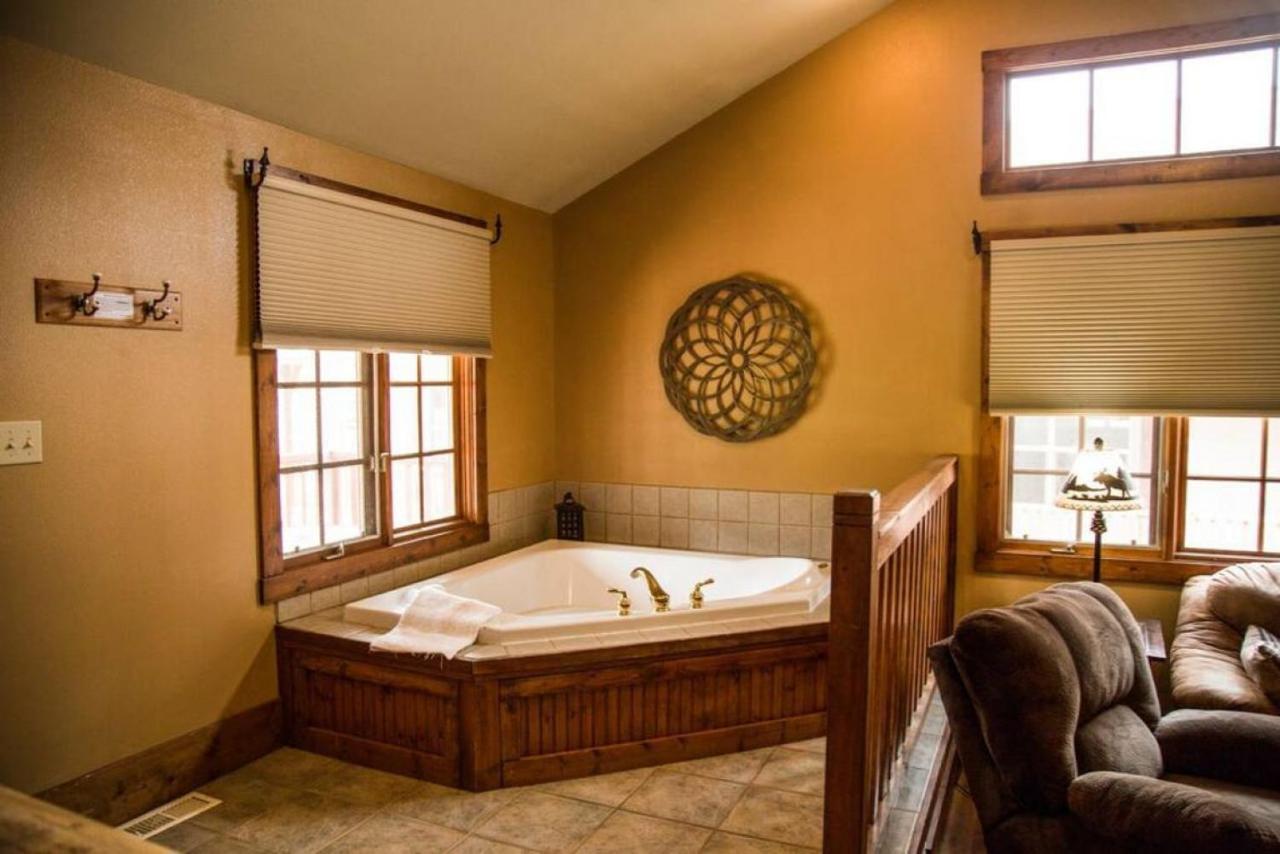 Mummy Mtn Suite 1 Bedroom Suite With Fireplace And Jacuzzi Tub Estes Park Exterior photo